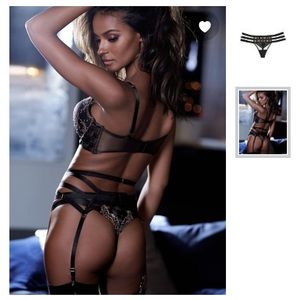 VS strappy black and gold thong in M, NWT