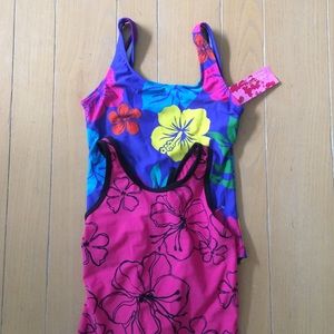 2 Girls 1-piece bathing suits