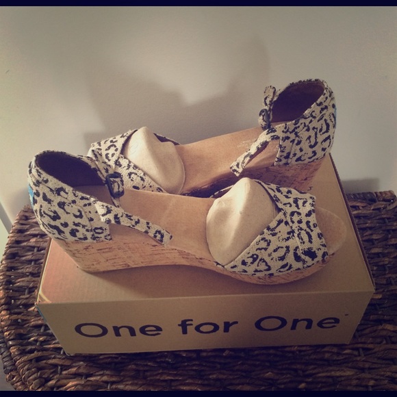 NEW TOMS Platform Wedges