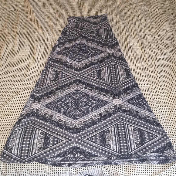 ❗️SOLD❗️ cute grey tribal maxi skirt