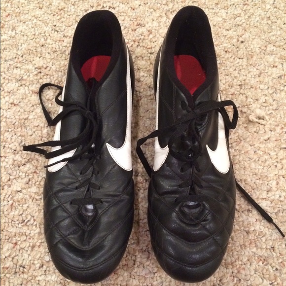 Sz. 10.5 Nike Cleats