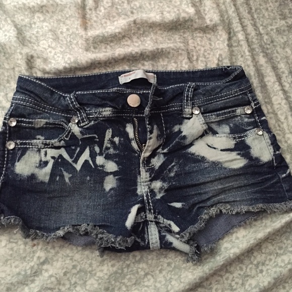 Cute faded shorts!