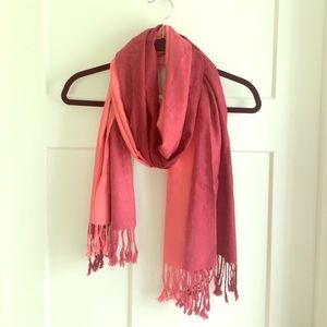 Pink/red ombré scarf