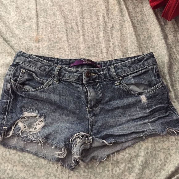 Stressed denim shorts