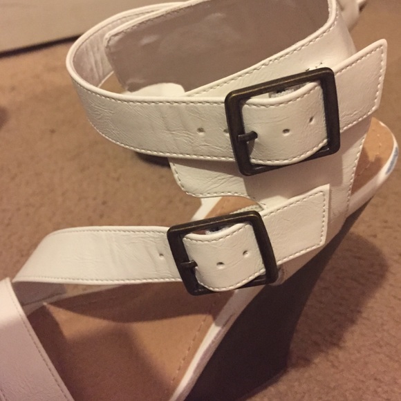 Platform Wood Wedges - Picture 3 of 4