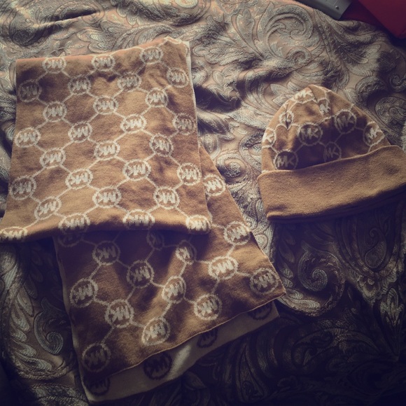 Michael Kors Beanie and Scarf Bundle