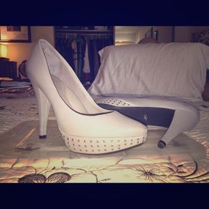 Kenneth cole grey leather pumps heels