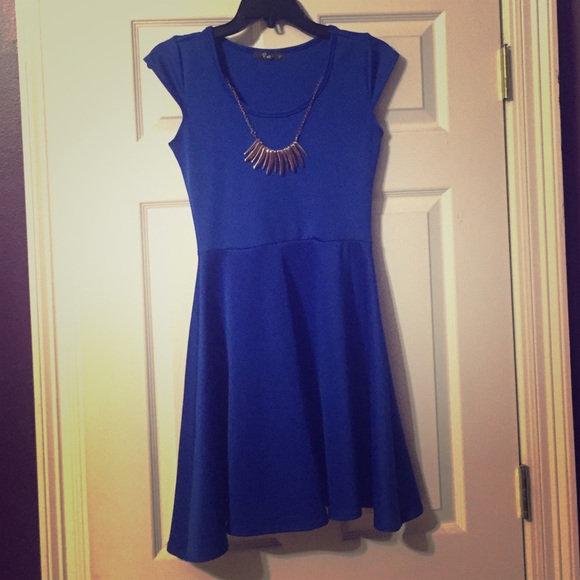 Blue Dress - Picture 1 of 3
