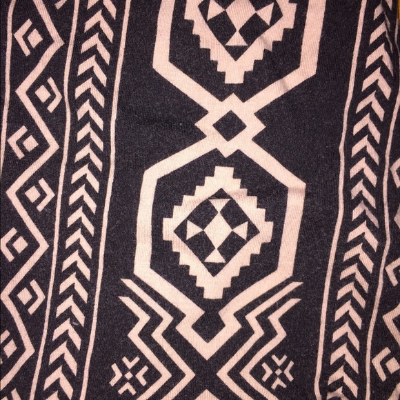 SOLD ON Ⓜ️ Forever 21 black & tan tribal leggings - Picture 2 of 3