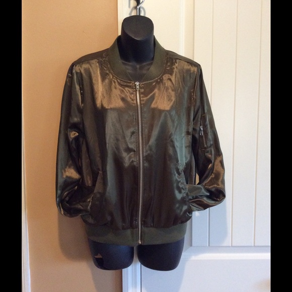 Olive green light weight bomber jacket - Picture 3 of 8