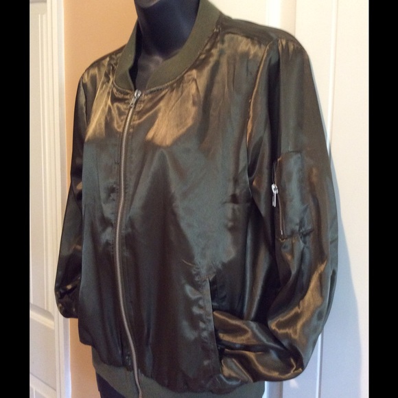 Olive green light weight bomber jacket - Picture 6 of 8