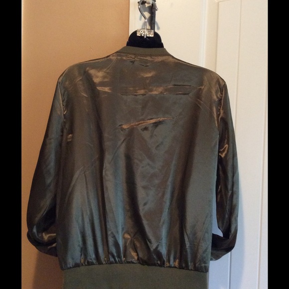 Olive green light weight bomber jacket - Picture 2 of 8