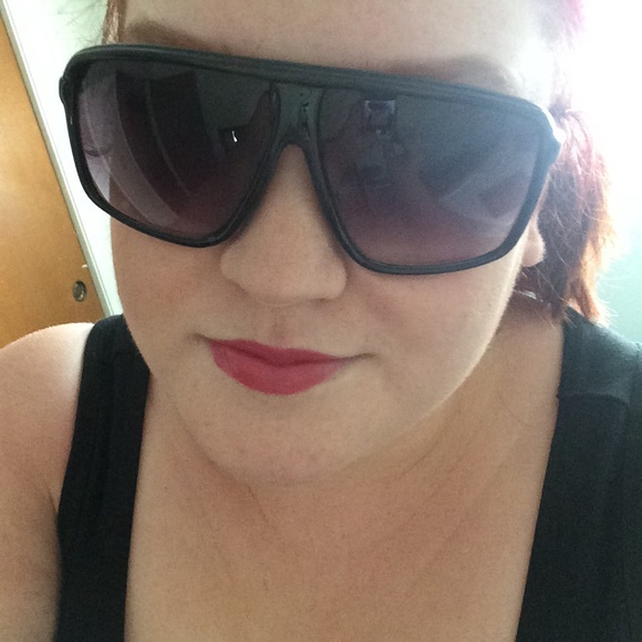 Sporty sunglasses - Picture 3 of 3