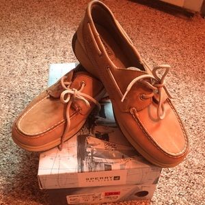 Women's Sperry Boat Shoes Size 9