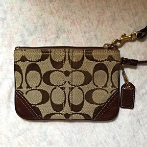 Chocolate Coach Wrislet