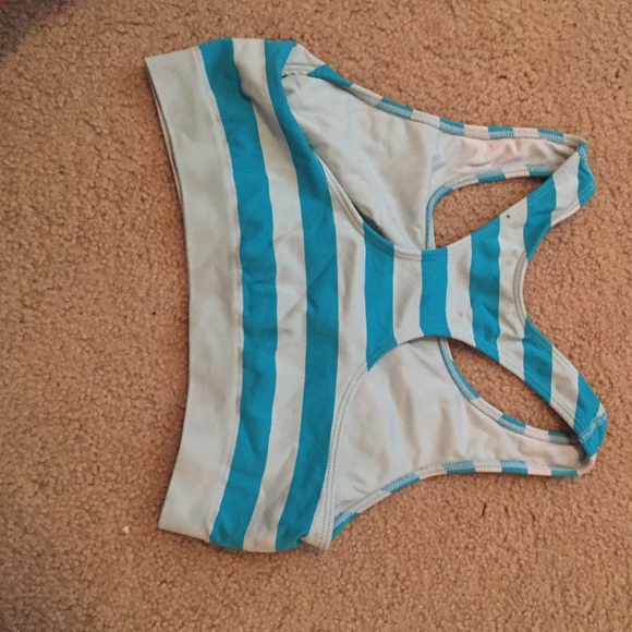 Sports bras - Picture 3 of 4