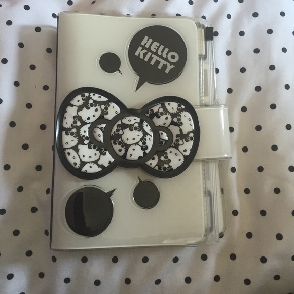 Hello kitty black and white agenda