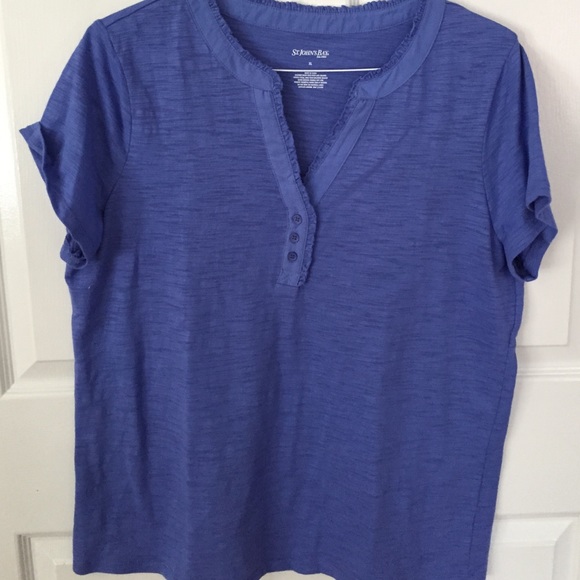 Ruffled v neck summer top.