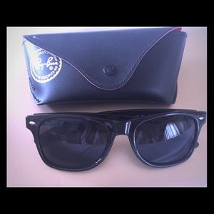 Black wayfarer Ray ban