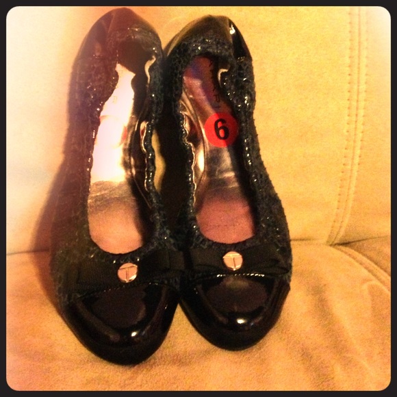 Tahari flats