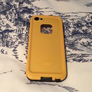 iPhone 5/5s lifeproof case