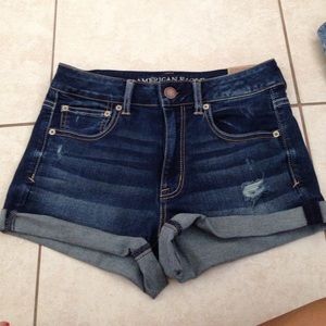 Sz: 8 Hi- rise American eagle shorts