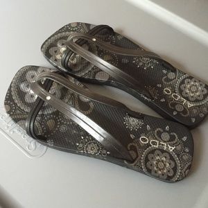 Aldo flip flops