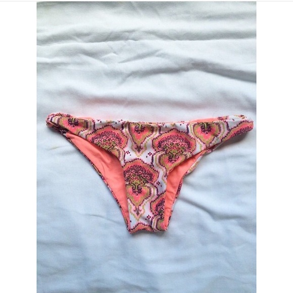 Super cute cheeky bikini bottoms