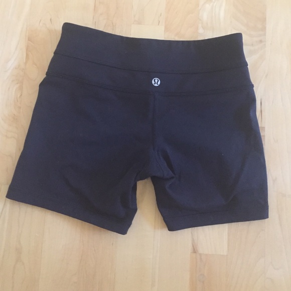 Lululemon booty shorts