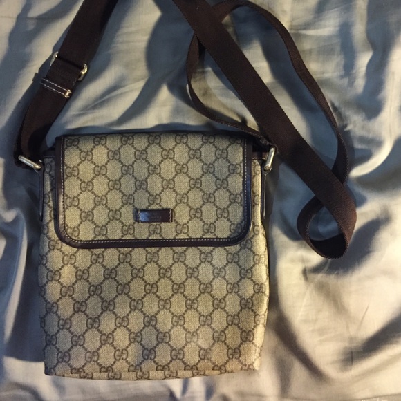 Auth. Gucci Messenger.
