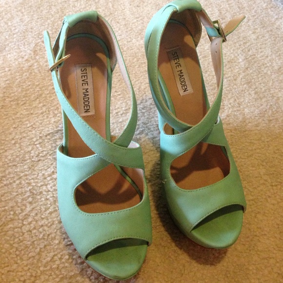 Steve Madden Shoes - Steve Madden mint candy apple wedges