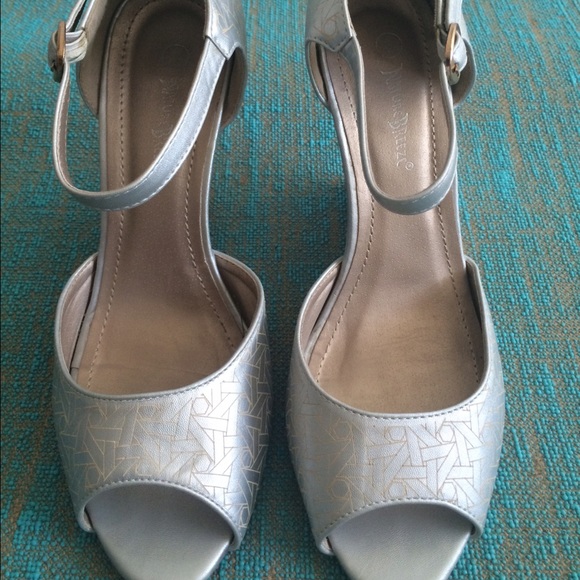 Natural Breeze silver shoes