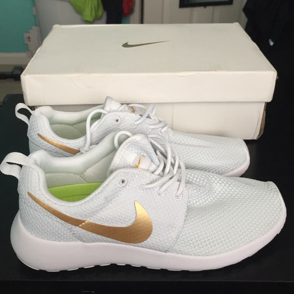 gray nike roshes with gold swoosh gray nike roshes with gold swoosh
