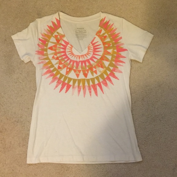 Fossil cream colored vNeck