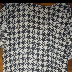 Houndstooth skull pattern top