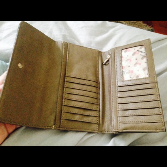 Guess wallet for sale ! - Picture 2 of 3