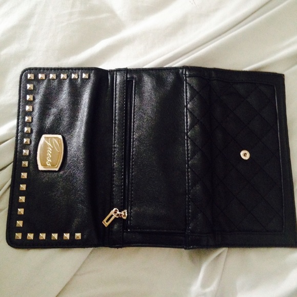 Guess wallet for sale ! - Picture 3 of 3