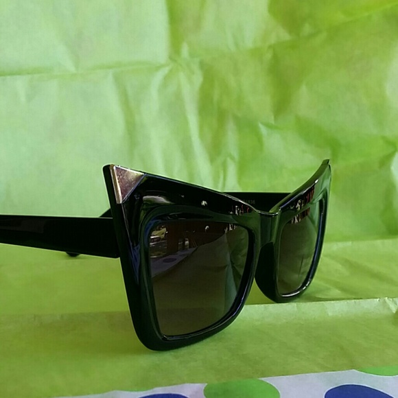 NWOT Cat eye Sunglasses - Picture 3 of 4