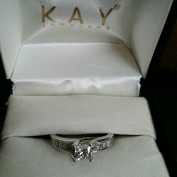 Engagement Ring - Picture 2 of 3