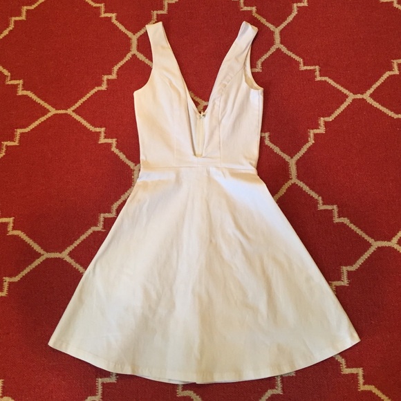 Tobi Dresses & Skirts - Tobi ,XS, fit and flare white low cut dress!