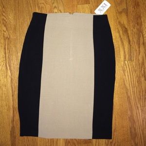 Panel stretch skirt