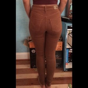 High rise LEVI'S- Size 24!