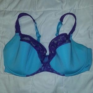 Cacique underwire bra size 40DDD but runs smaller