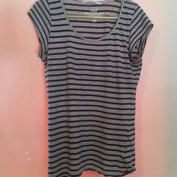 Sold H & M Shirt Bundle - Picture 3 of 4