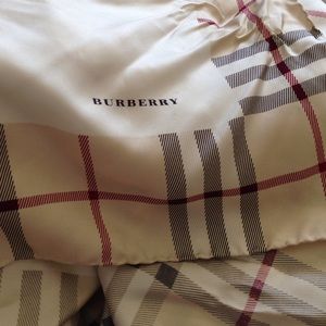 Perfect condition Classic Burberry scarf.