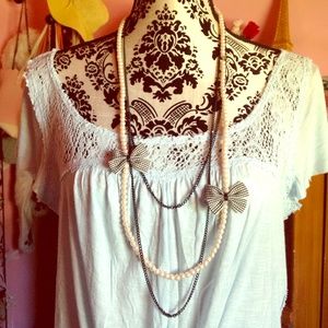 Black/white bow detail necklace