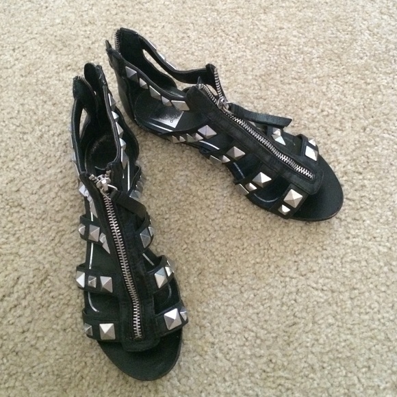 DV sandals