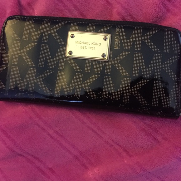 Authentic, MK  ❤️ one of my favorite wallet 😭😍