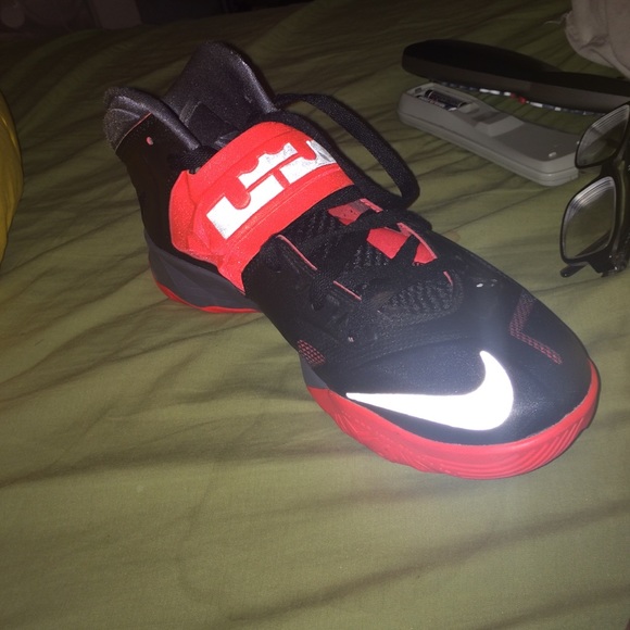 Nike Shoes - Lebron Shoes!!