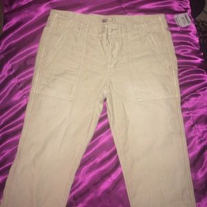 Brand new American eagle khaki pants🎀